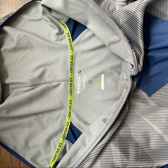 Reebok Vancouver Canucks sweater - Picture 3 of 4